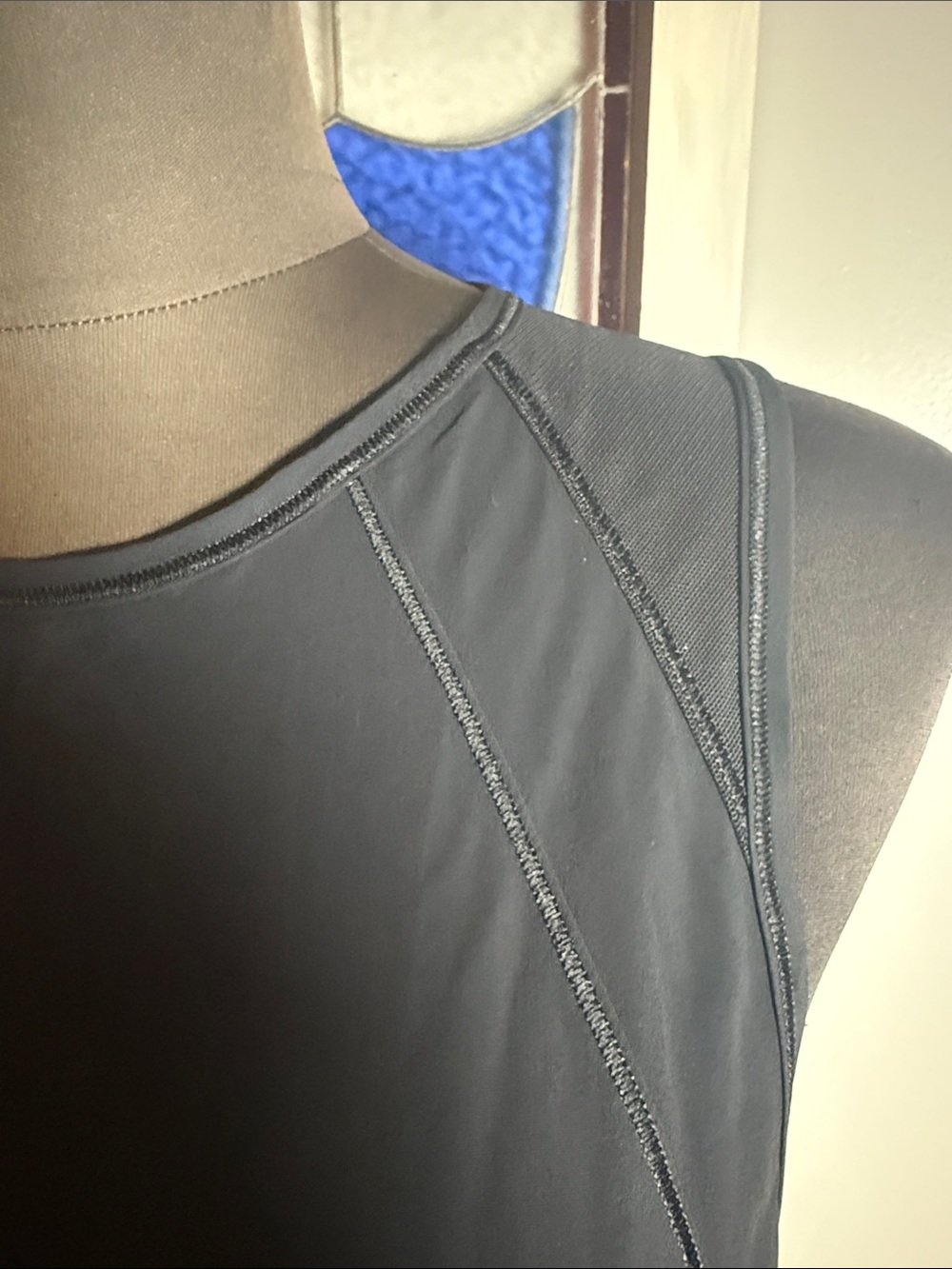 Lululemon Sculpt Cropped Black Athletic Tank Top – Performance Cutout Back SZM - Picture 2 of 7